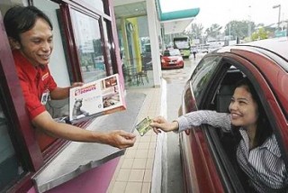 Touch the line to get FREE doughnut In Malaysia, We can buy doughnut with prepaid card. Do you think that Touch the line, then XKDG would give you FREE doughnut?