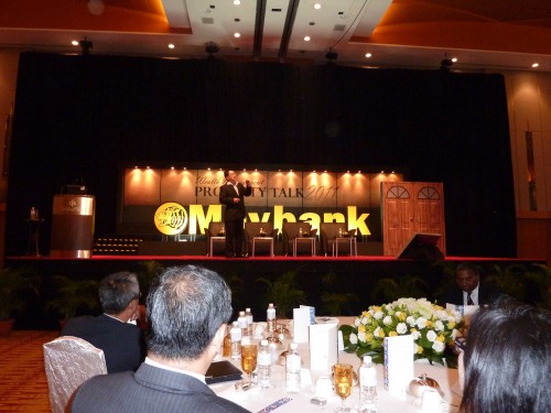 Master Soon Was Addressing A Few Important Points to The Audiences During The Property Talk 2011 at KLCC by Maybank 