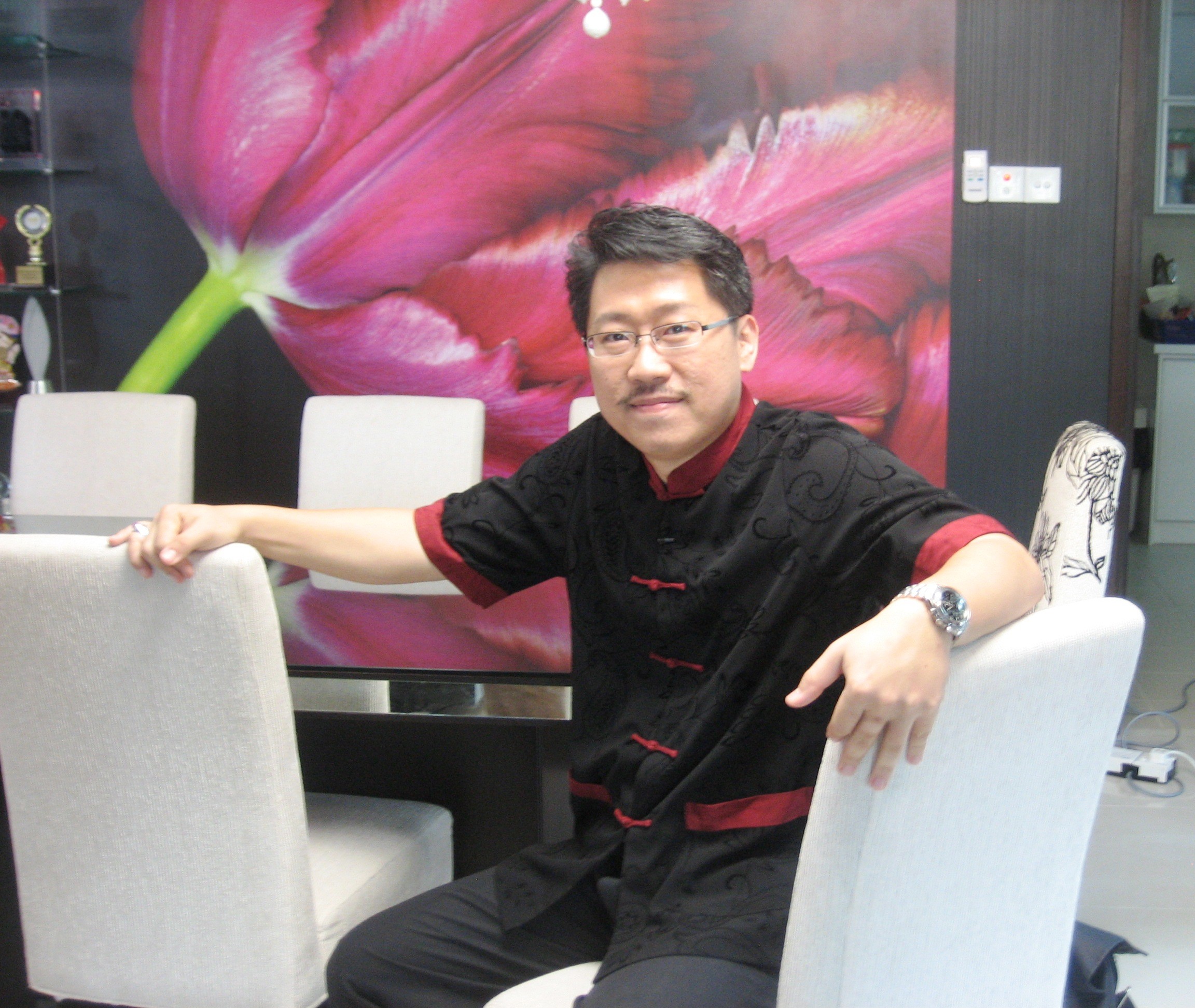 Master Soon at Amber Chia's Home Wow.... It took Nealy 2 hours to cover whole house feng shui of Amber Chia.... now... better take a rest at her cosy dinner room......