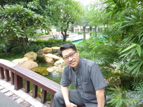 Master Soon & Students in Guangzhou3 Master Soon in Dong Fang Hotel (Guangzhou, China) during Oct 2011; Sitting at the Inner Feng Shui Garden of the Hotel. It is a very nice hotel, if you visit Guangzhou this year end for holiday, I would say this is a good choice of hotel for you to enjoy the lifestyle in Guangzhou.