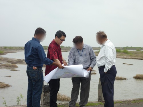 Master Feng Shui Water Dragon in A Town Planning in India. We were at one of the river mouth of this huge project. To measure the water dragon......