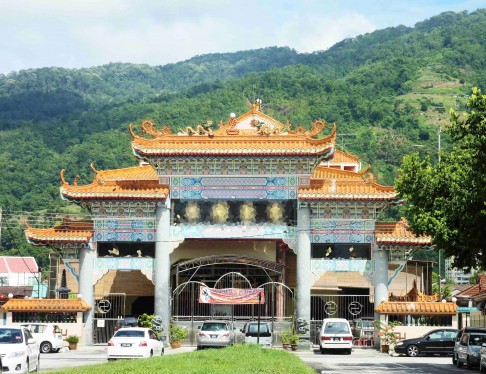 In Penang, it is said that this Chinese Temple was built based on the effort and contribution of the then Penang State Chief Minister, Koh Tzu Koon.  