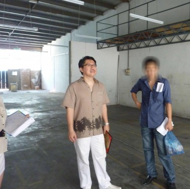 After the metaphysical performance, we were standing in the middle of the plant .... to see the tangible change of the Qi... to see the amazing feng shui change 