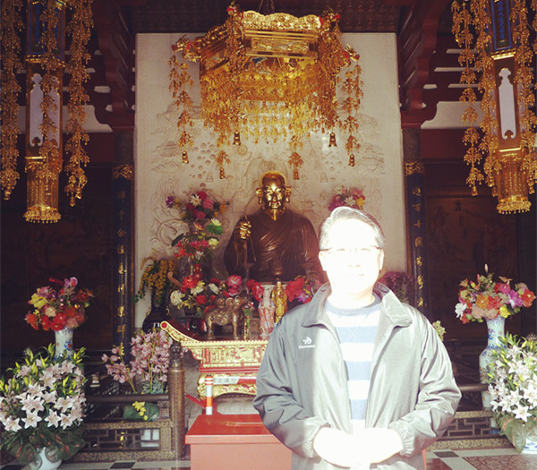 Master Soon with the form of Xuanzuang in Lin Gu Temple, where his parietal bone relic is kept