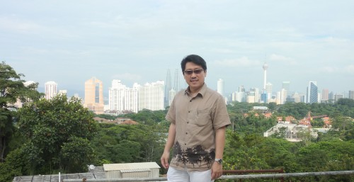 This photo was taken on 1 Apr 2012 in KL while I went into the embrace of Kuala Lumpur for Personal Enhancement. As a metaphysican, it is my rountine to enjoy Good Qi at dragonic places wherever I go. Of course this is not dragon spot. This is to tell you Chinese practitioner does go to dragonic mountainous area for self rejuvenation. The real dragon spot photo(s) are only for internal consumption