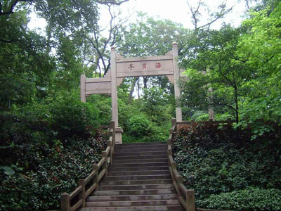 2012 Guangzhou Golden Feng Shui Excursion By Master Soon. Yuexiu-Park The significant of xxx feng shui... Tracing and Walking along a small dragon.There are 2 techniques of Dragon Tracing. We will be inspired at this point....
